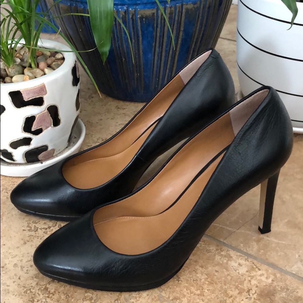 Black Leather Banana Republic Platform Pumps
